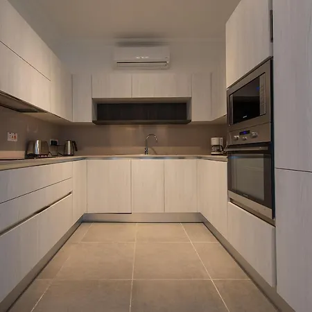 Seafront Luxury With Pool