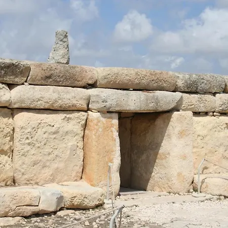 Seafront Luxury With Pool *