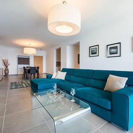 Apartman Seafront Luxury With Pool