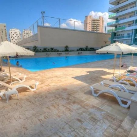 Seafront Luxury With Pool By Buena Vista アパート