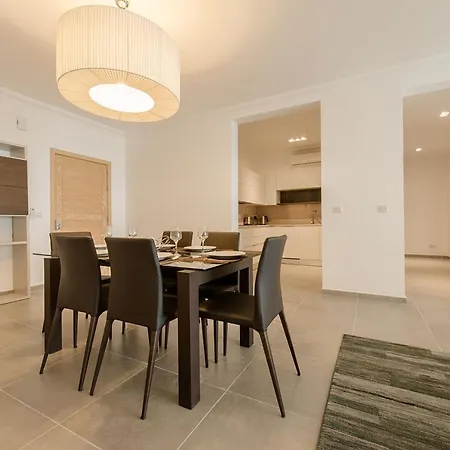Seafront Luxury With Pool Sliema