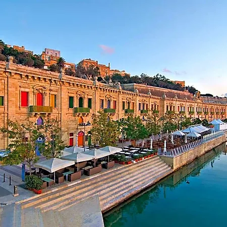 Seafront Luxury With Pool By Buena Vista Sliema